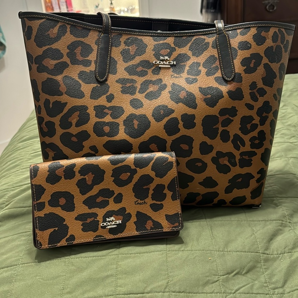 Coach city tote leopard print w matching extra large wallet